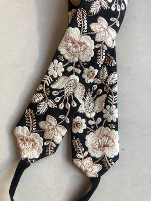 Summerina Embroidered Waist Belt By Qurcha