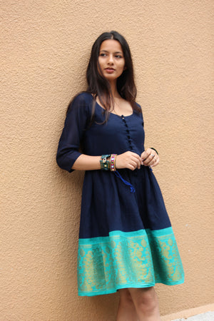 काठापदराच्या जुन्या साड्या नेसून कंटाळा आला? बघा साड्यांचे ड्रेसचे ८  पॅटर्न, दिवाळीसाठी सुंदर ड्रेस - Marathi News | Trendy dress pattern from  silk saree, How to stitch ...
