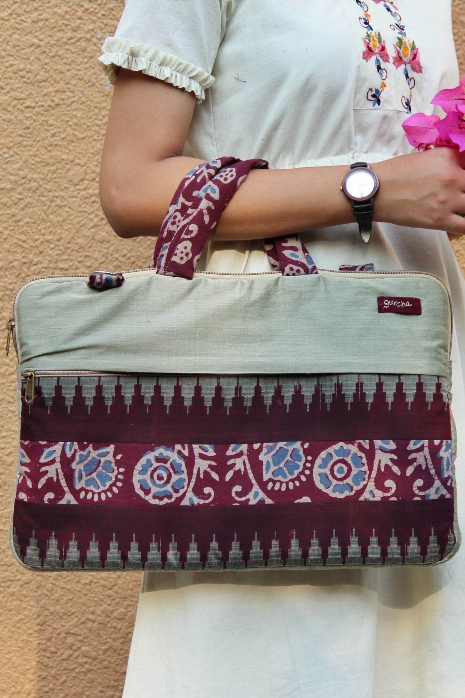 Scarlet Laptop Bag By Qurcha