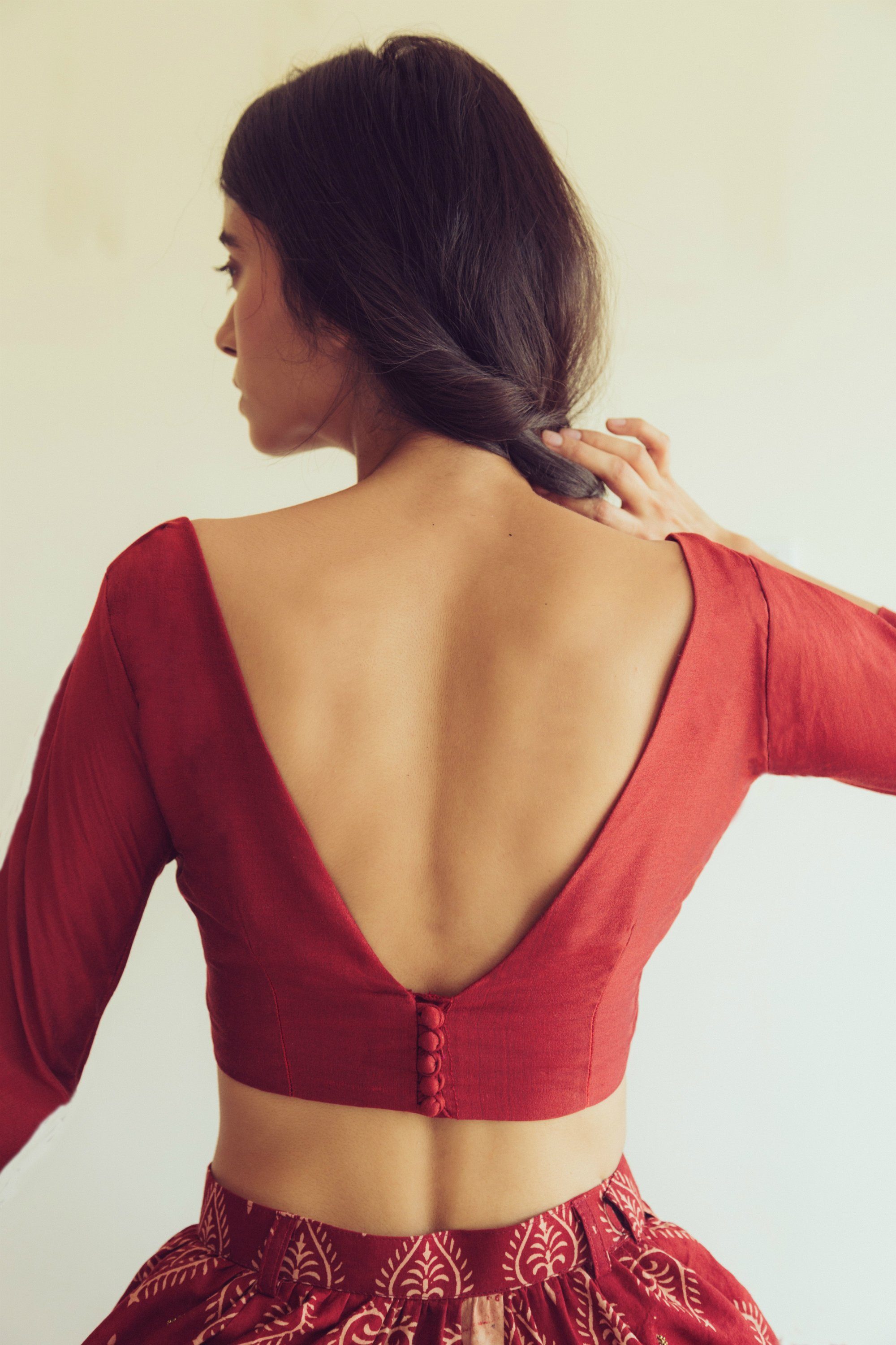 Backless Blouse| लहंगे साथ के लिए ब्लाउज डिजाइंस| Stylish Blouse | backless blouse  designs for lehenga | HerZindagi